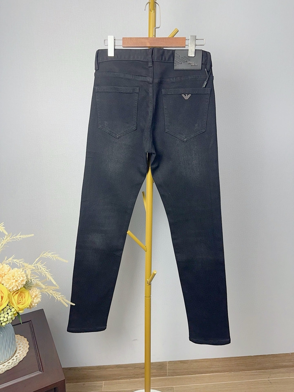 ブランドジーンズ側面デザイン